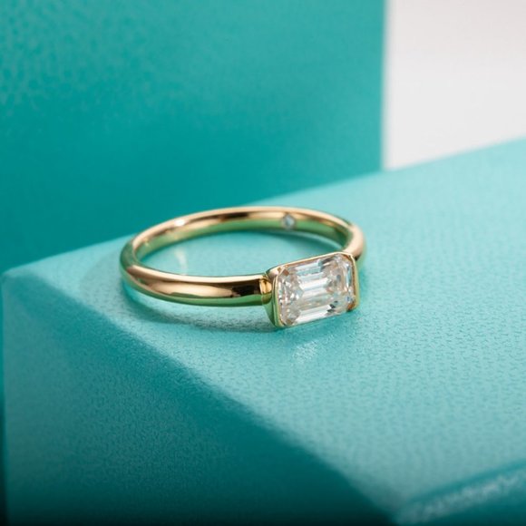 #Certified 1ct. t.w.  Moissanite Diamond Emerald Cut Engagement Ring NEW - Picture 5 of 15